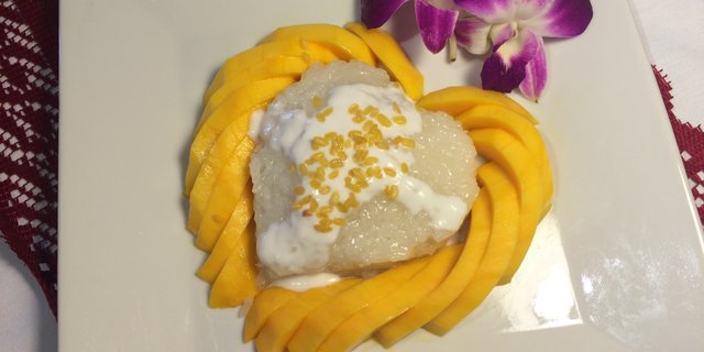 Seasonal Sticky Rice w/ Mango