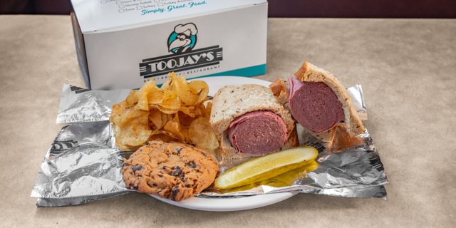 Premium Corned Beef & Cheese Box Lunch