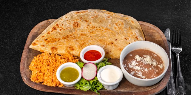 Pollo Quesadilla Plate