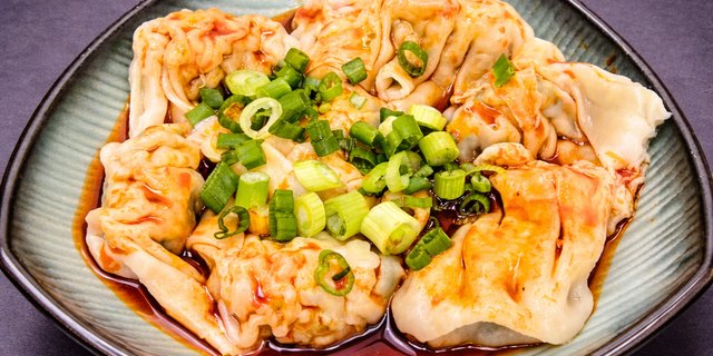 Pork Wontons w/ Chili Sauce
