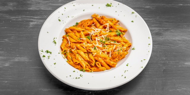 Penne Pasta w/ Light Tomato Cream Sauce