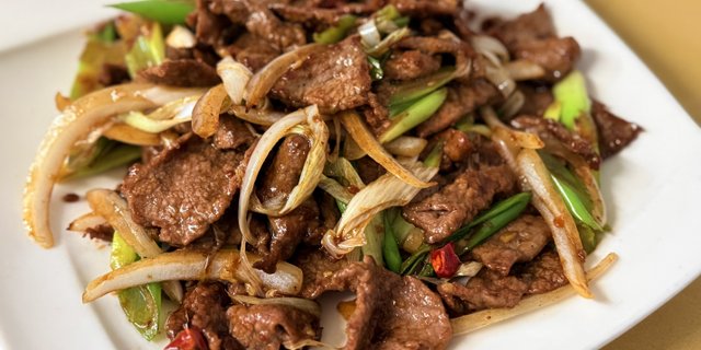 Lamb With Scallions & Onions