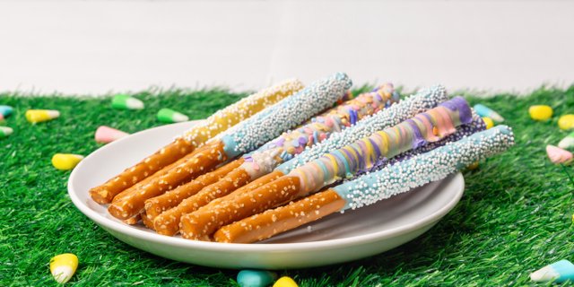 Chocolate Covered Pretzel Rods