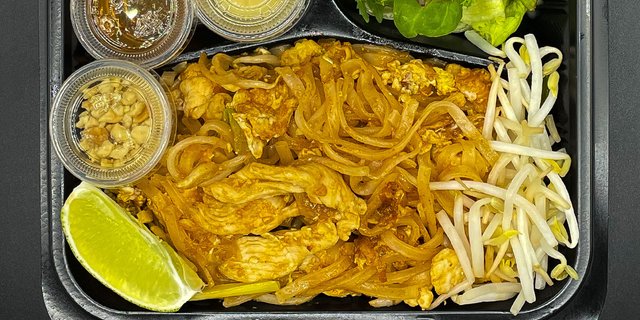 Chicken Pad Thai Boxed Lunch