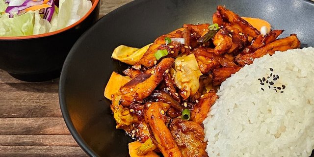 Korean Spicy Stir-fried Chicken (Dak-Galbi)
