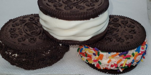 5 Pcs Giant Oreo Ice Cream Sandwiches