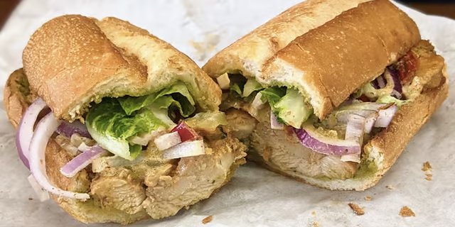 Pan con Pollo Sandwich