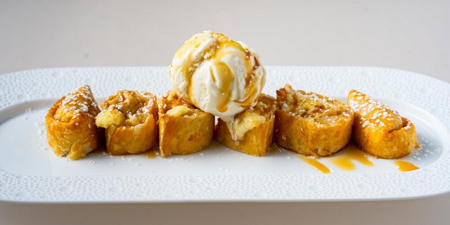 Banana Cheesecake Spring Roll