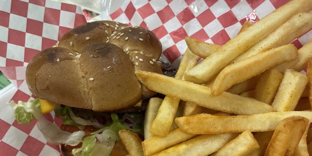 Halal Cheeseburger Boxed Lunch