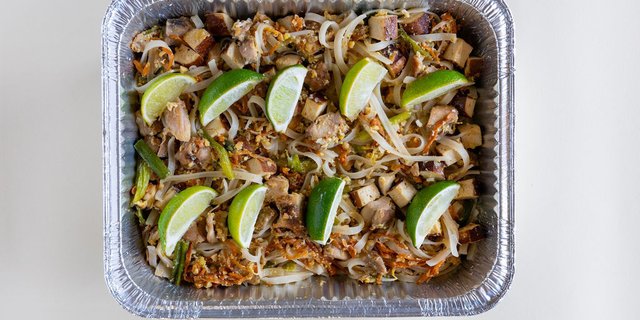 Night Market Chicken Pad Thai Tray