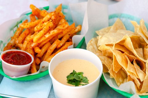 Sriracha Queso & Chips