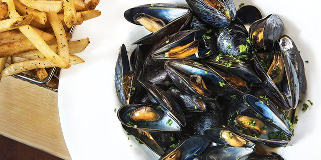 Dinner Moules Marinières Frites