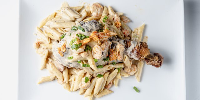 Alfredo Pasta Turkey Legs