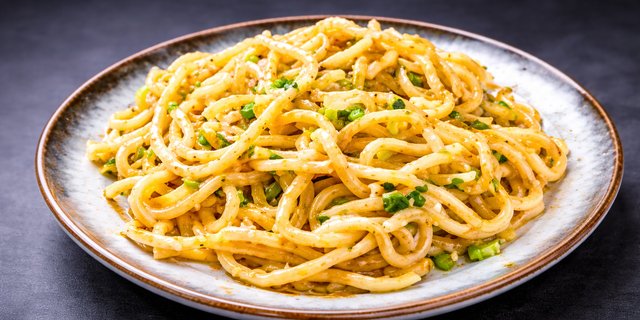 Garlic Cheese Chow Mein