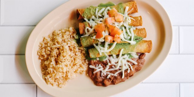 Taquitos w/ Guacamole