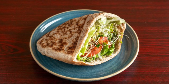 Veggie Pita Sandwich w/ Hummus