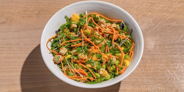 Vegan Garlic Ginger Tofu Poke Bowl
