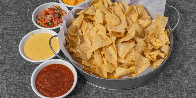 Chips & Dip w/ Pico de Gallo