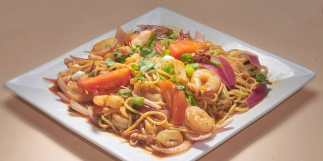 Tallarín Saltado de Mariscos