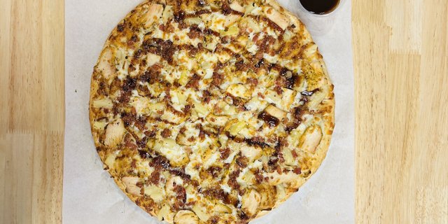 Luau BBQ Chicken Lovers' Pizza