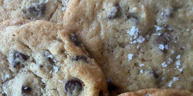 Freshly-Bake Chocolate Chip Cookie