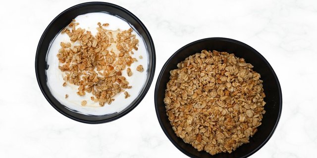 Yogurt & Granola