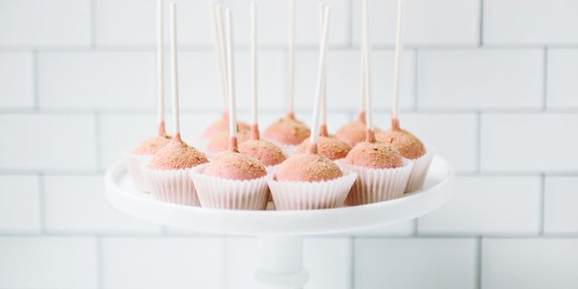 Strawberry Shortcake Cake Pops