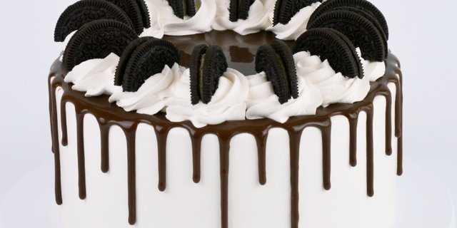 Cookies & Cream Frozen Yogurt Cake