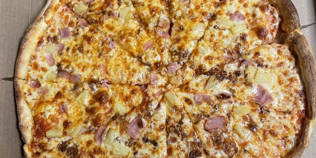 Hawaiian Pizza