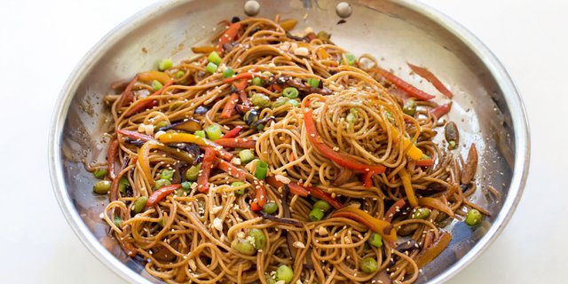 Vegan Asian Noodles w/ Stir Fry Vegetables