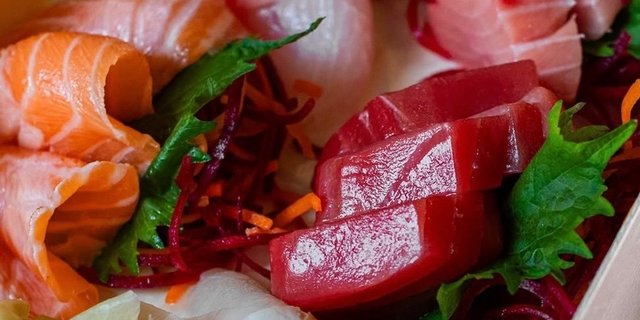 Build-Your-Own Sushi Box