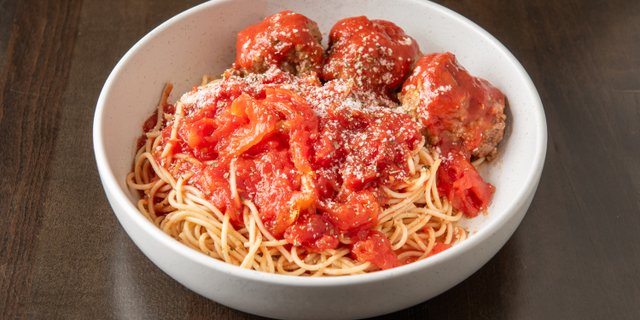 Spaghetti w/ Meatballs