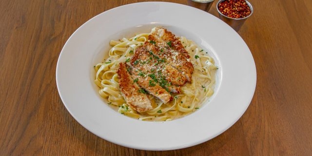 Fettuccine Alfredo & Fried Chicken Pasta