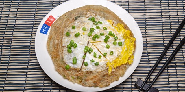 Fried Onion Cake w/ Egg (蔥油餅加蛋)