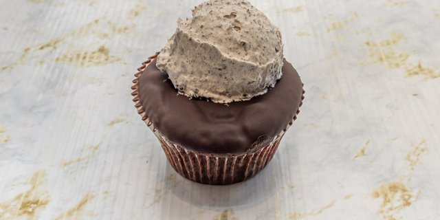 Funky Chunky Oreo Cupcakes