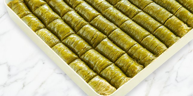 Roll Pistachio Baklava Tray