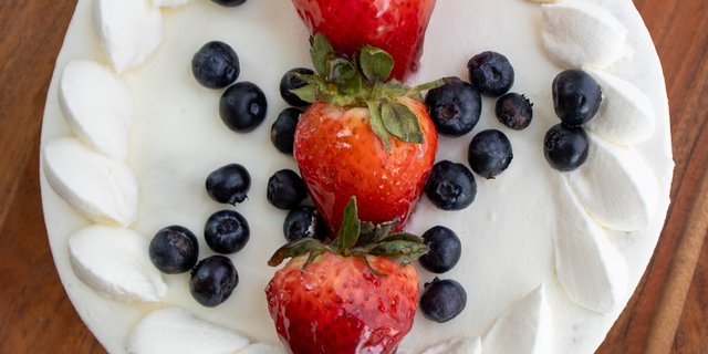 Vanilla & Fresh Fruit 8" Cake