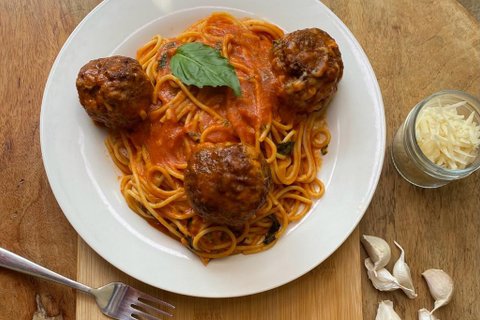 Spaghetti Marinara w/ Meatballs