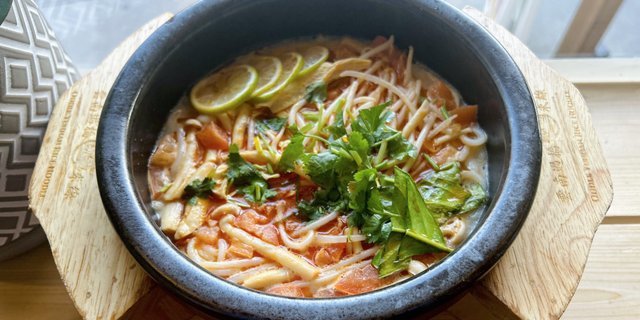 V3 Tom Yum Goong Rice Noodles