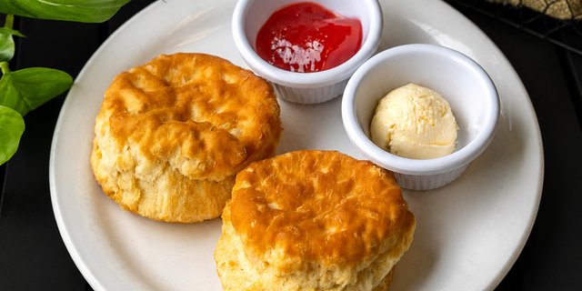 Biscuits w/ Jam