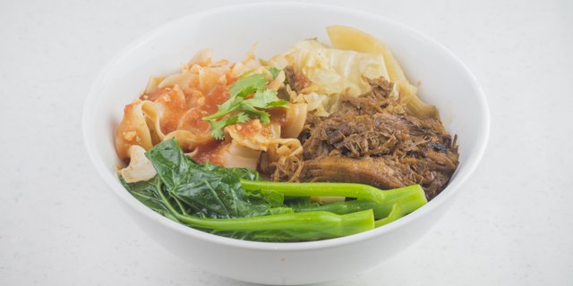 Tomato-Egg Noodles w/ Slow Braised Pork Bowl