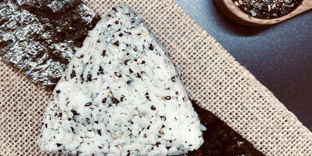 Grilled Salmon Onigiri