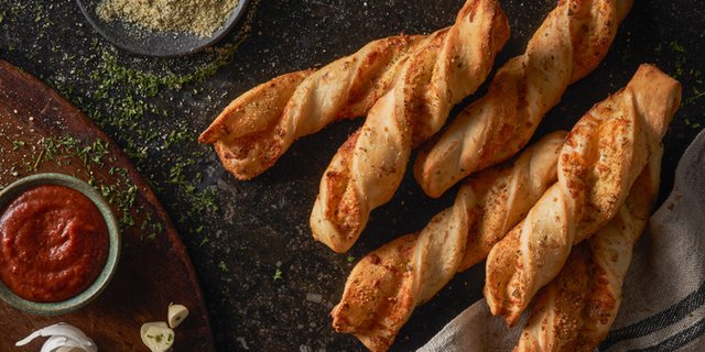 6 Garlic Parmesan Twists