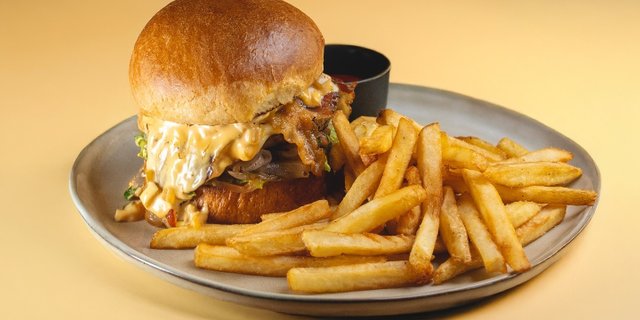 La Swisa Burger
