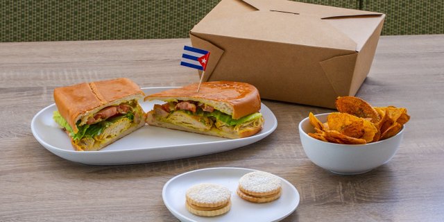 Mojo Chicken Sandwich Boxed Lunch