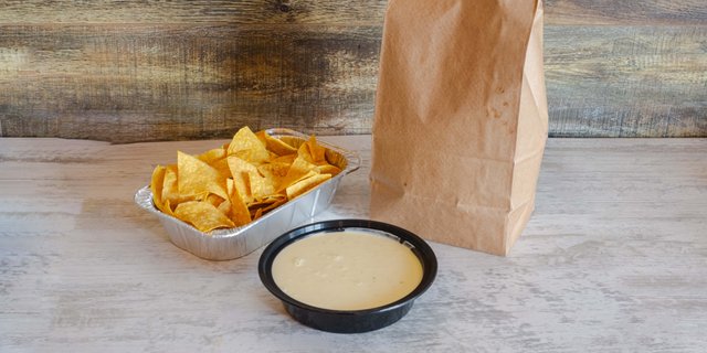 Queso Dip & Chips