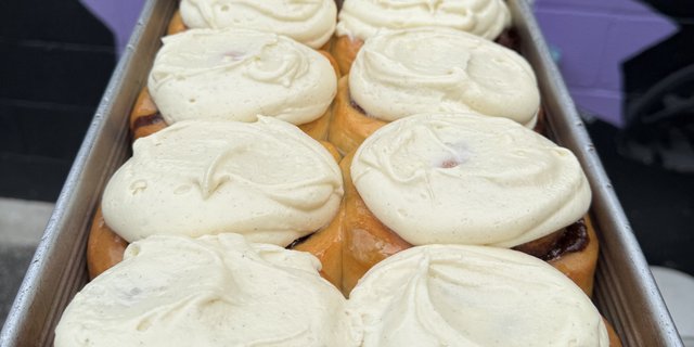 Vanilla Bean Cinnamon Rolls