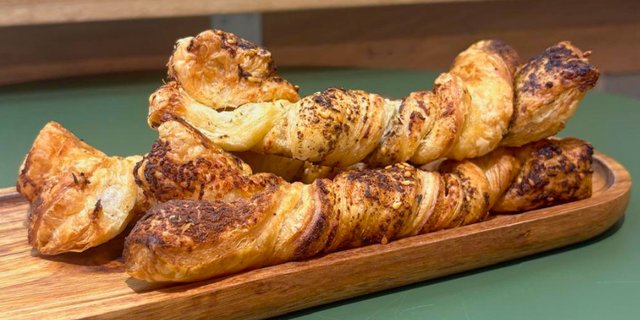 Halloumi Twists