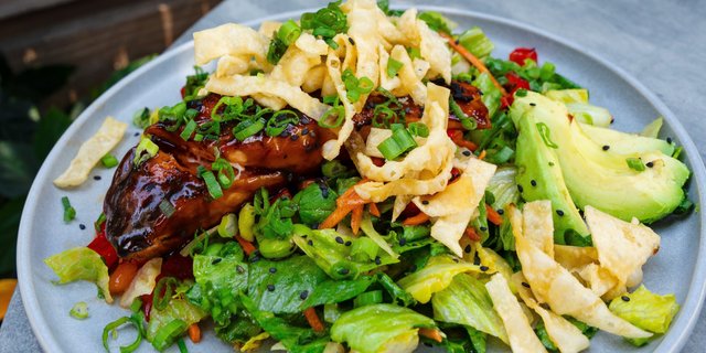 Yàzhōu Salmon Salad