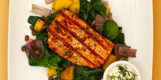 Grilled Atlantic Salmon Tray